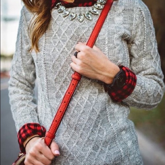 HOST PICK 1/28 NWOT CABLE KNIT SWEATER - Picture 2 of 7